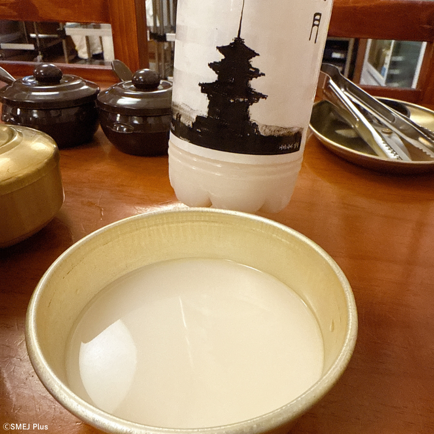 聖水(ソンス)にある말방국밥 성수본점(マルバンクッパ 聖水本店)のオリジナルマッコリ