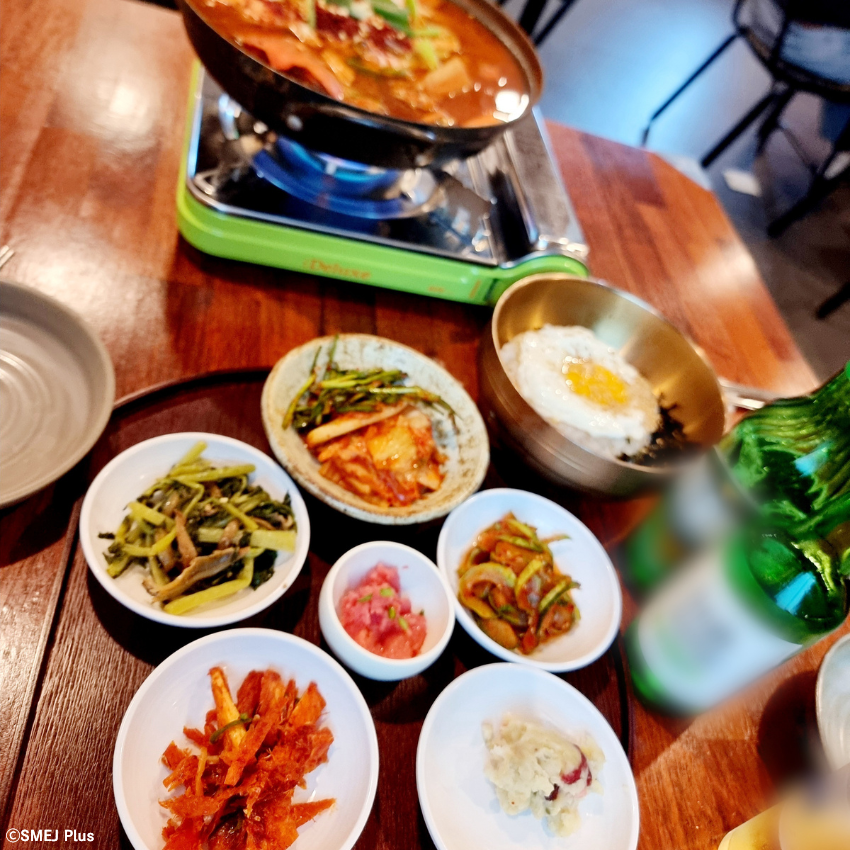 龍山(ヨンサン)にある섬집(ソムチプ)のパンチャン(おかず)