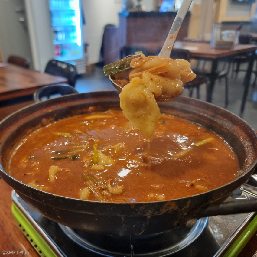 龍山(ヨンサン)にある섬집(ソムチプ)のスジェビ(すいとん)