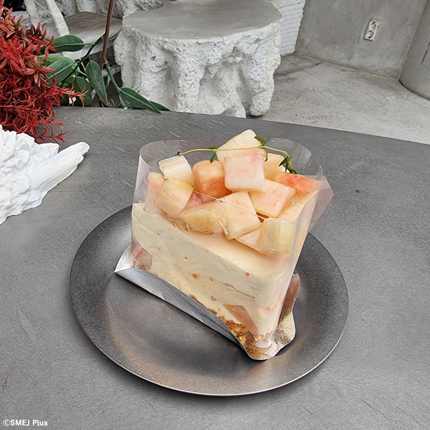 龍山(ヨンサン)にあるaanzee(アンジ)の桃のチーズケーキ