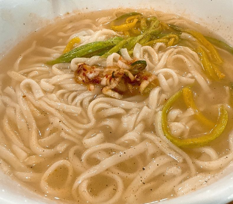 清潭洞（チョンダムドン）のグルメストリートで時間をずらして訪問したいカルグクス店発見！