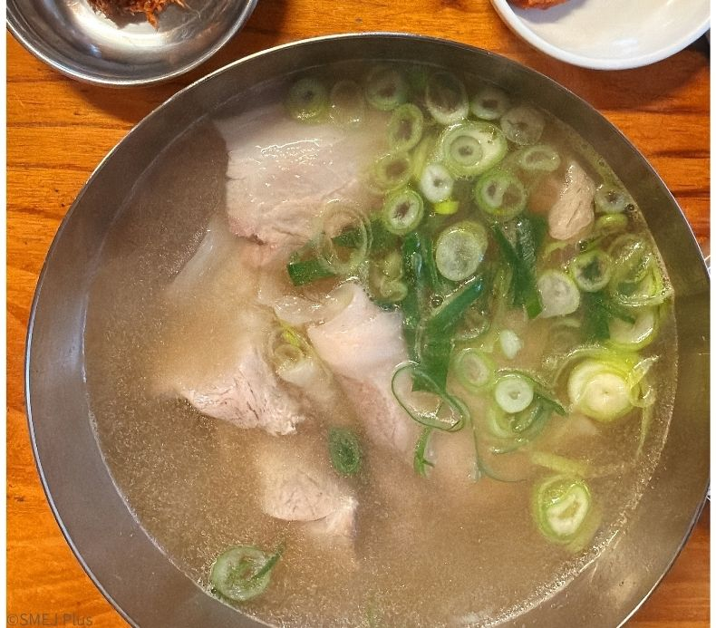 東大門(トンデムン)で味わう서울곰탕(ソウルコムタン)は塩気のバランスが完璧