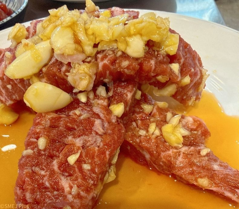 狎鴎亭ロデオ（アックジョンロデオ）で行くべき焼肉店は牛肉を炭火で焼き上げる