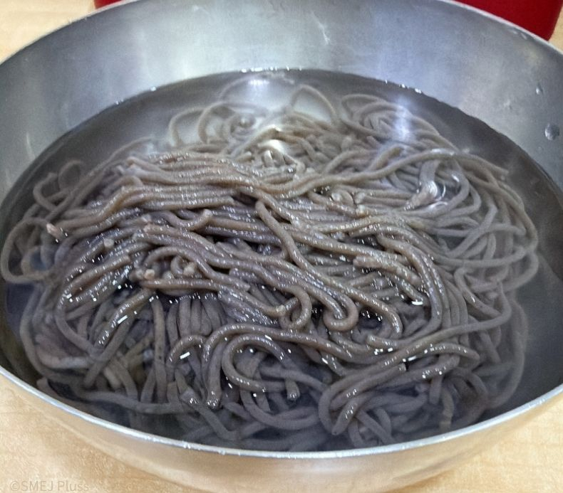論峴(ノンヒョン)にあるマッククス専門店は透明感のある牛出汁スープにも注目