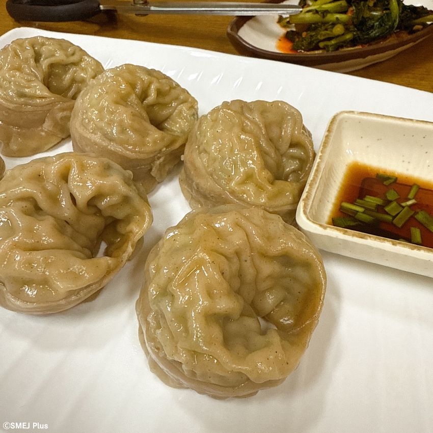 蚕室（チャムシル）で並んでいる人が途切れないマッククス（蕎麦粉の混ぜそば）は開店が狙い目