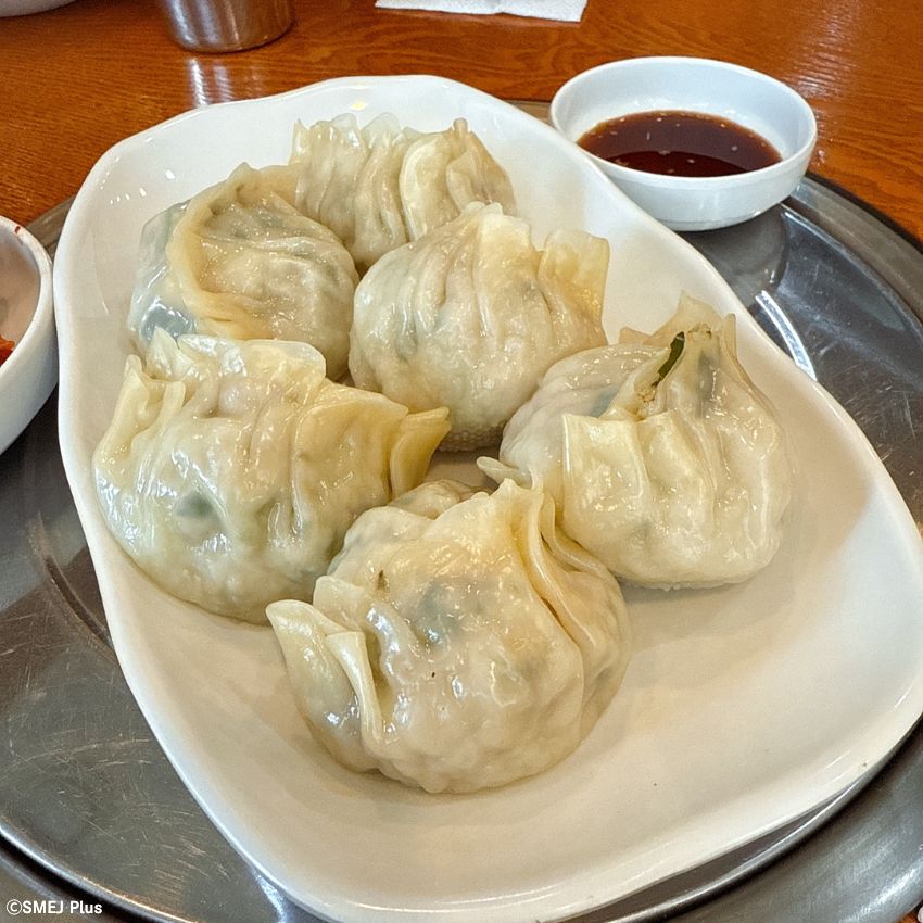 乙支路3街（ウルジロサムガ）で地元の方とともに並んでいただく平壌冷麺は絶品！