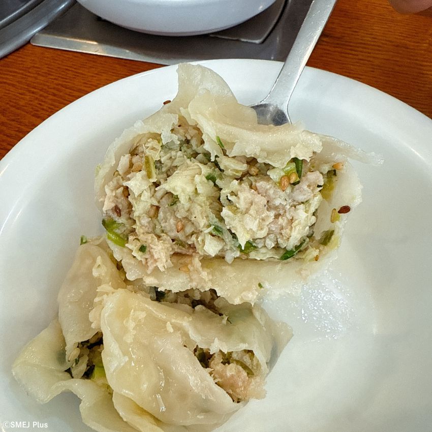 乙支路3街（ウルジロサムガ）で地元の方とともに並んでいただく平壌冷麺は絶品！