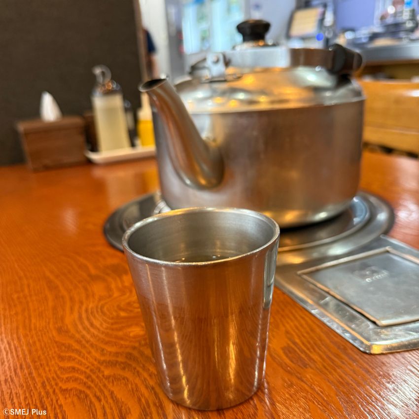 乙支路3街（ウルジロサムガ）で地元の方とともに並んでいただく平壌冷麺は絶品！