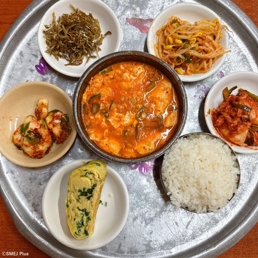 広蔵市場（クァンジャンシジャン）で朝7時からいただくスンドゥチゲは濃厚で深い味わい