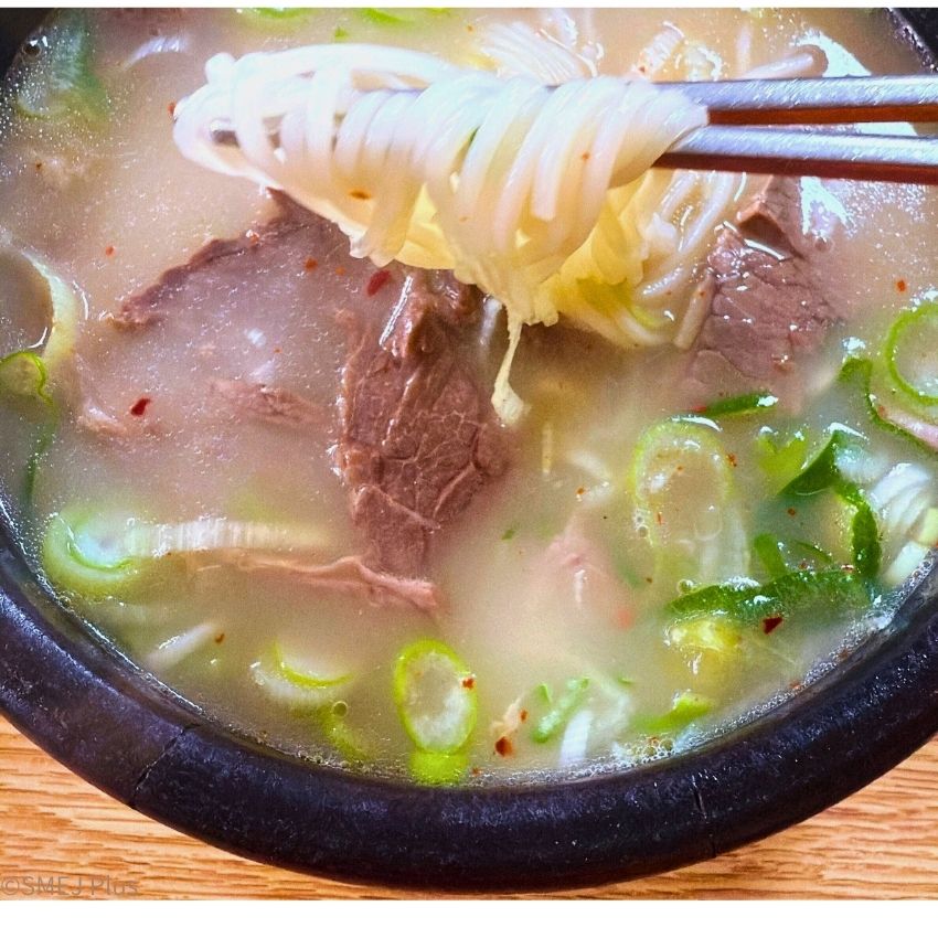 素麺の下から溢れてきます