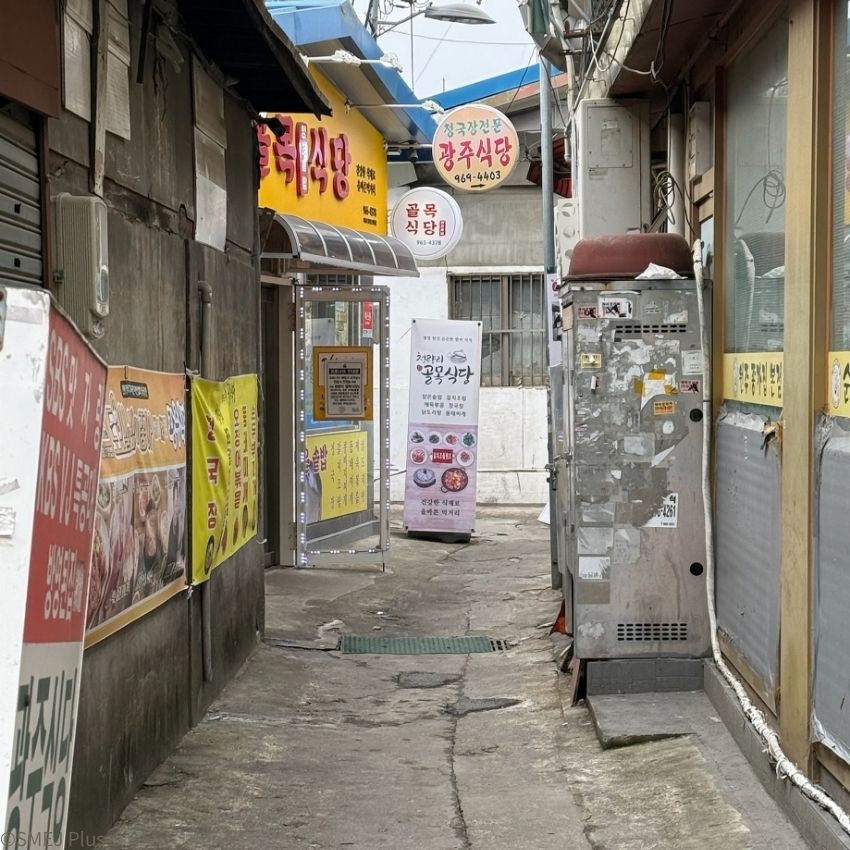 細い路地です