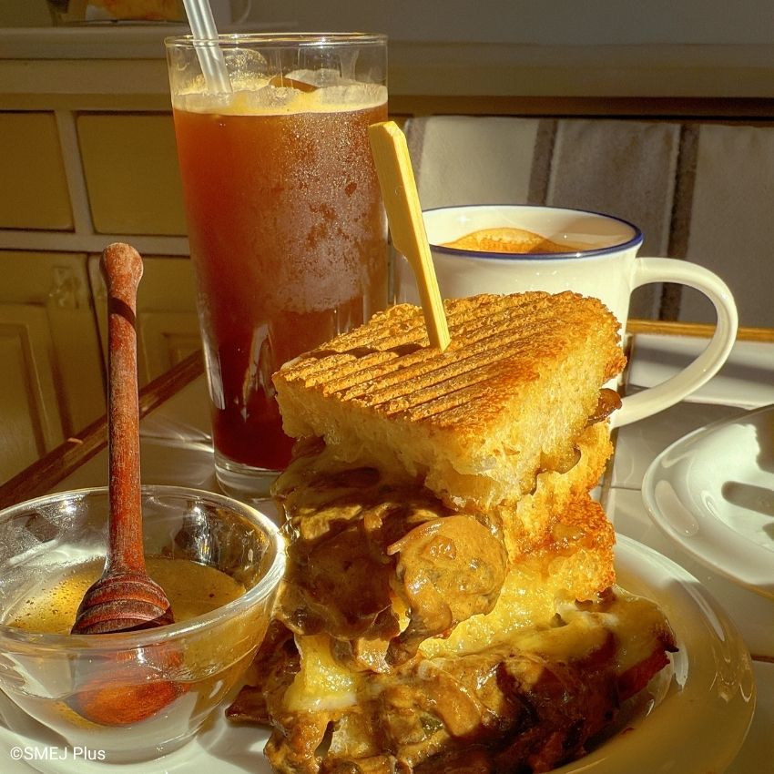 バンズの焼き加減も完璧