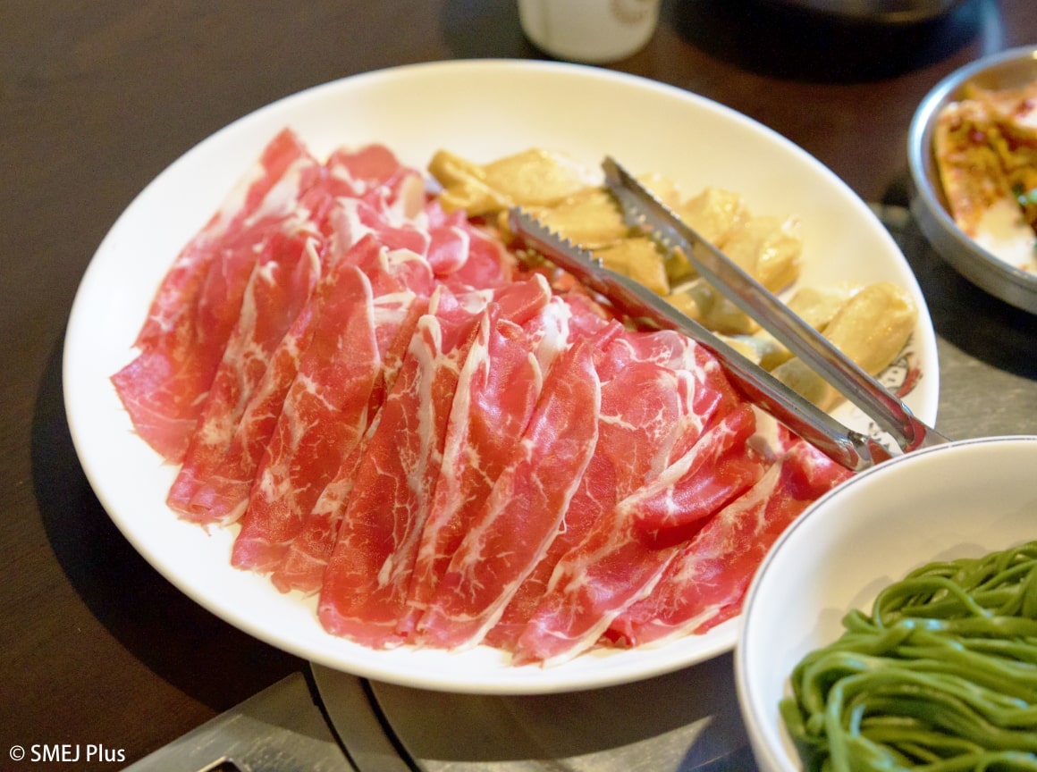 牛肉と魚の練り物の写真