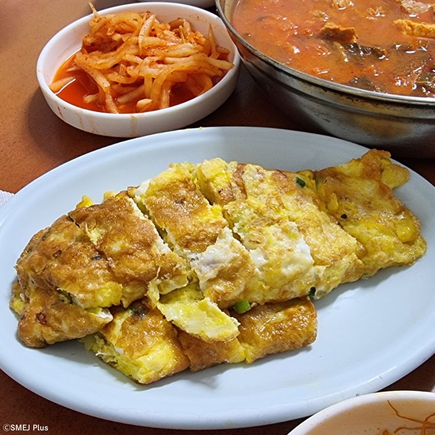 光化門（クァンファムン）の老舗「光化門チプ」、常連客でにぎわうキムチチゲの名店