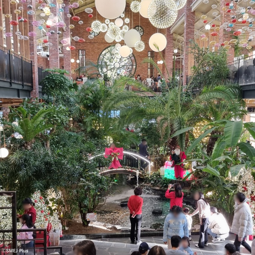 席はどこにあるの？と思うほど贅沢な空間の使い方