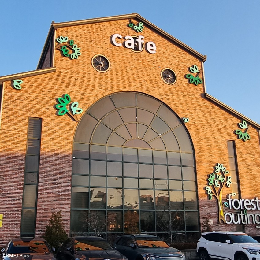 一山（イルサン）の大規模カフェ「forest outings」は、パンとスイーツの王国