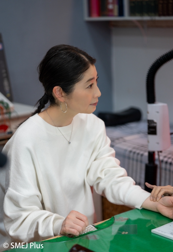 診察を受ける仙道敦子さんの写真