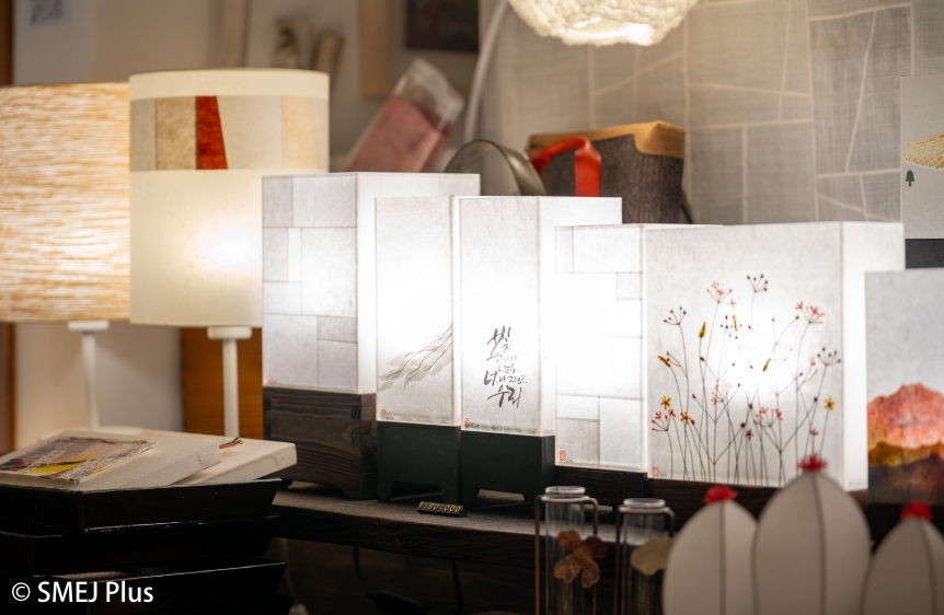 店内のランプの写真