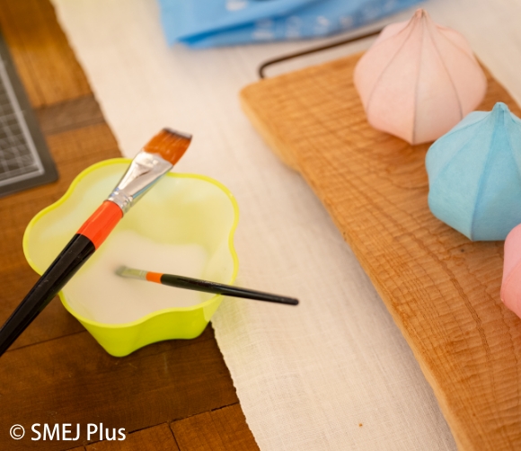 卓上ランプの材料の写真