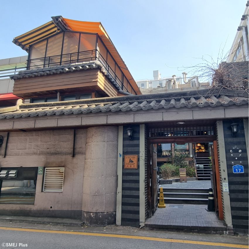 伝統家屋の趣きを残した外観