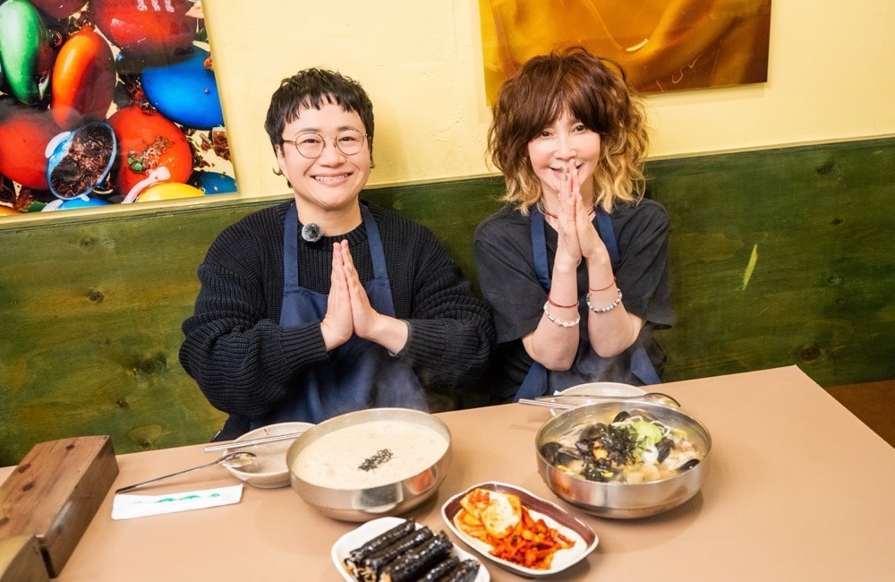 いただきますをするYOUさんと近藤春菜さんの写真