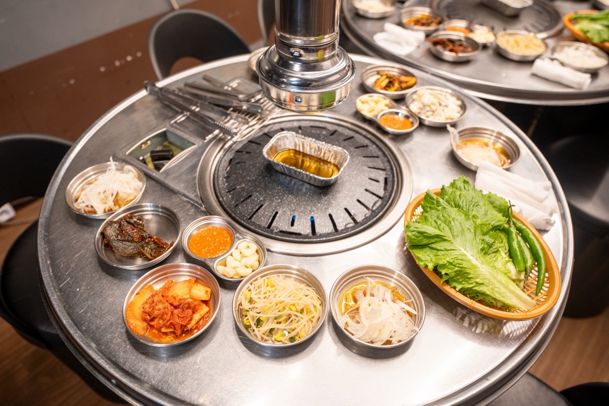 주전자 꼬들목살（ジュジョンジャ　コドゥルモクサル）のパンチャンの写真